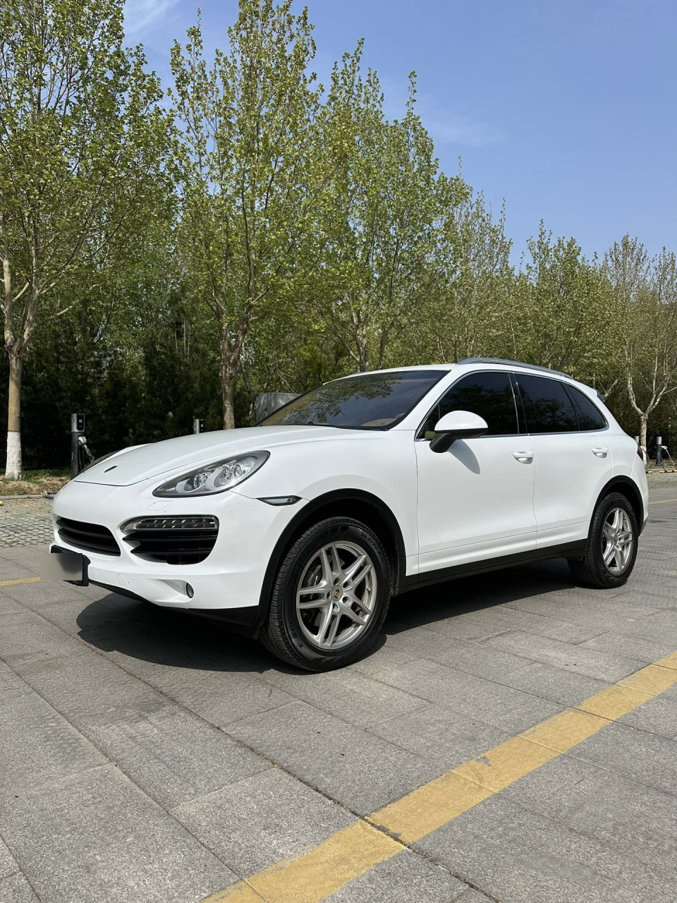 新到店:2012年6月保时捷卡宴,纯一手私家车实表12万公里保实表,顶配