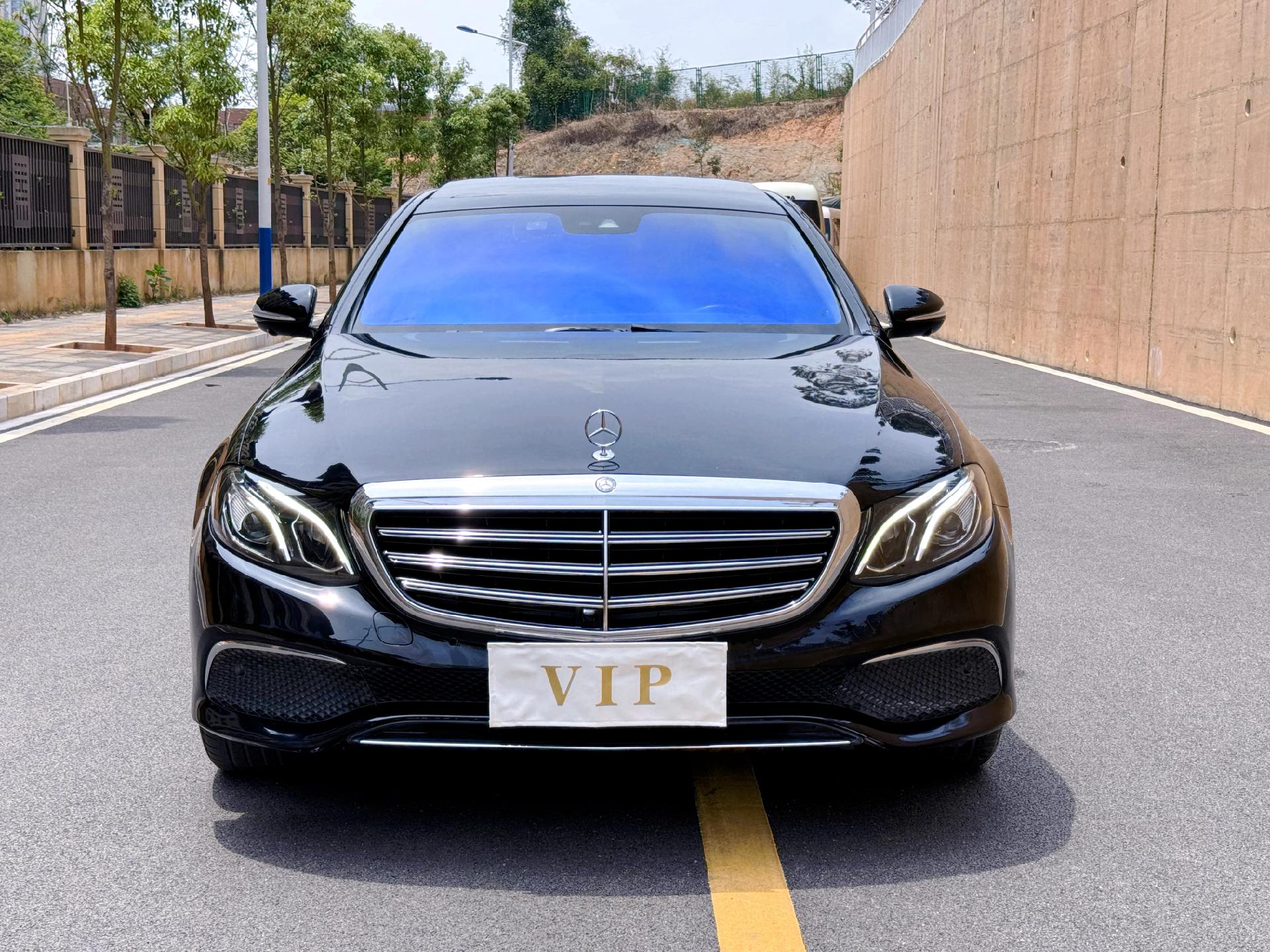 16年奔驰e300l豪华立标,全景天窗,柏林之声,2.