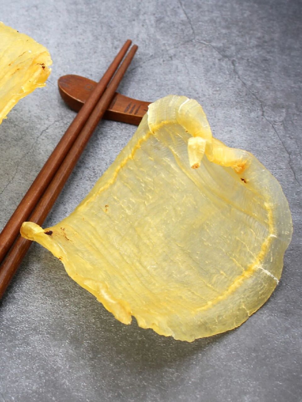 6年本港老台山赤嘴鱼胶 这是16头本港陈年老台山公母混,胶体颜色老腊