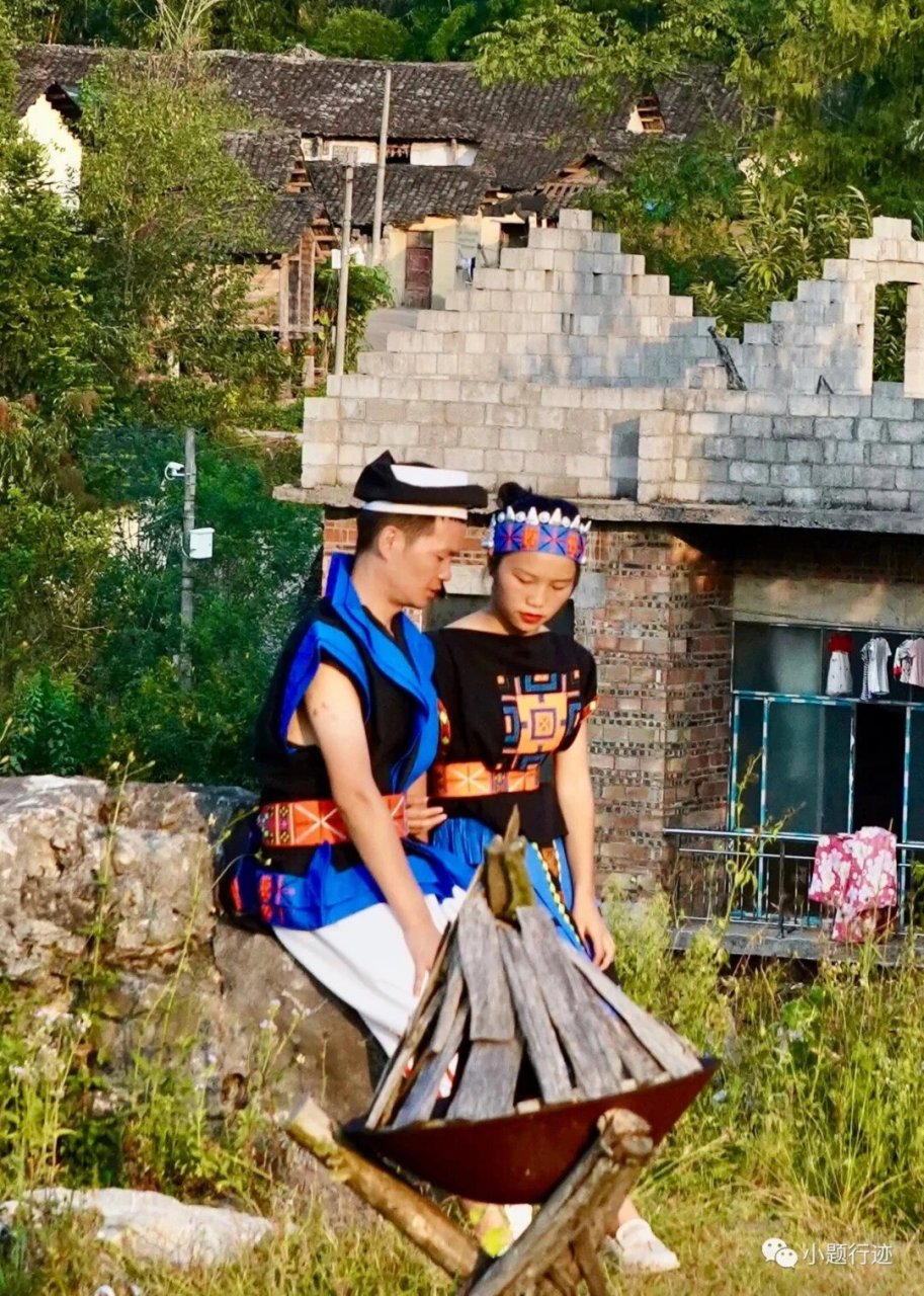 这是我见过的最独具一格的传统民族服装 在贵州荔波瑶山古寨,居住着白