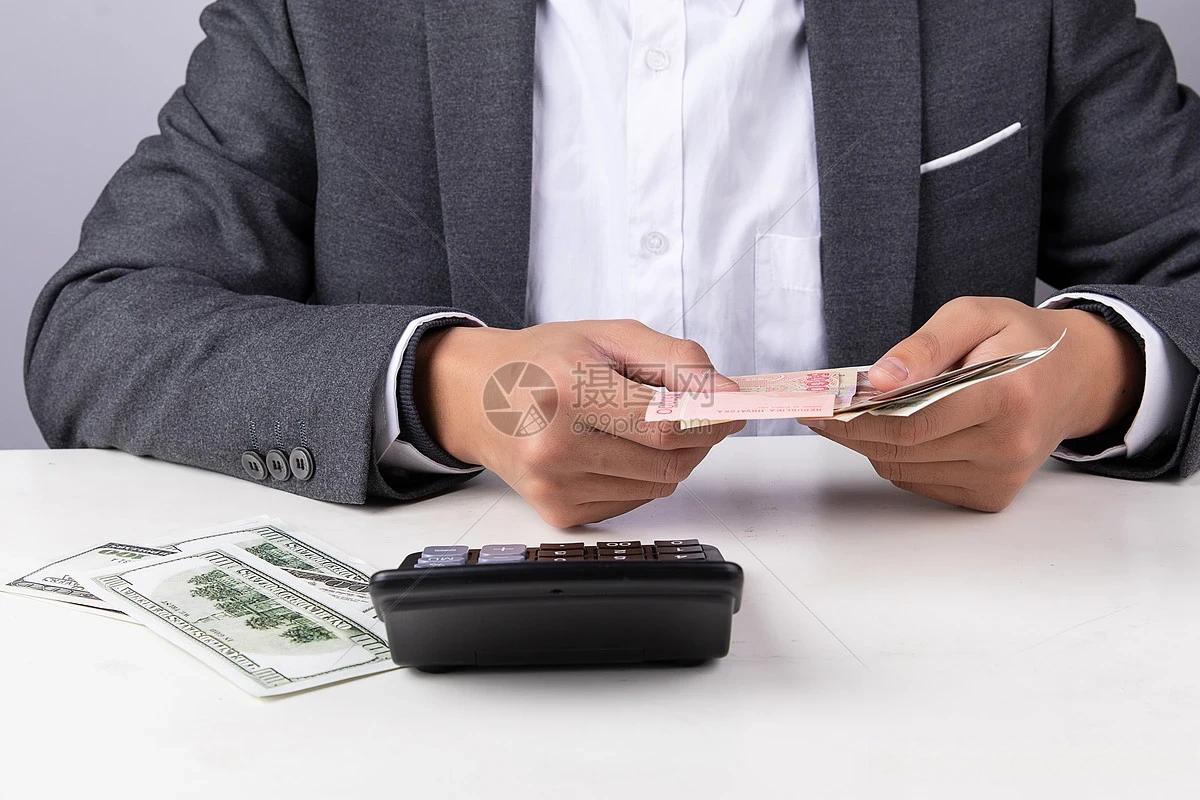 作为普通投资者,跟风投资是一种常见的策略,但也需要谨慎对待.