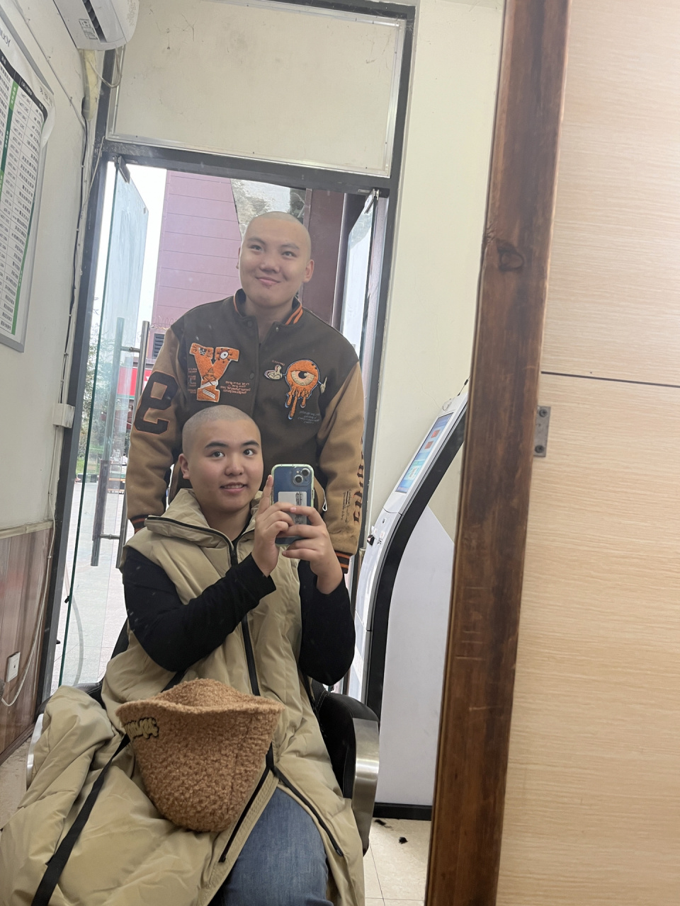 入冬和男朋友一起剃光头