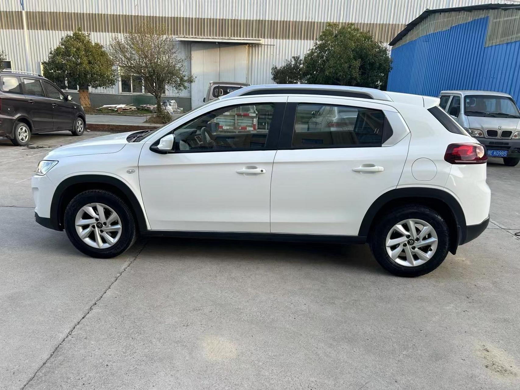 2015年12月上牌的东风雪铁龙c3xr,1.6排量手动挡本地一手私家车行驶8.