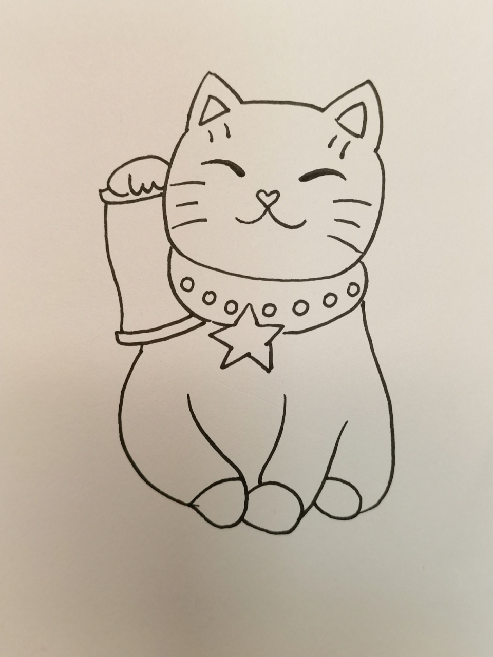 招财猫儿童画 招财猫是日本传统文化中常见的猫型偶像摆设,通常用陶瓷