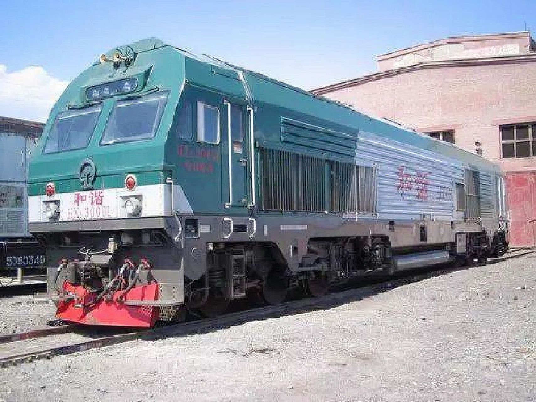 【科普】晴空万里——hxn3型内燃机车 hxn3型内燃机车是中国铁路的