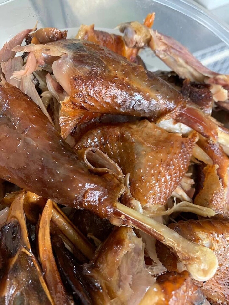 临沂好吃的风干鸡 酱香风干鸡 和烧鸡熏鸡不同 肉质紧实,皮也很有嚼头