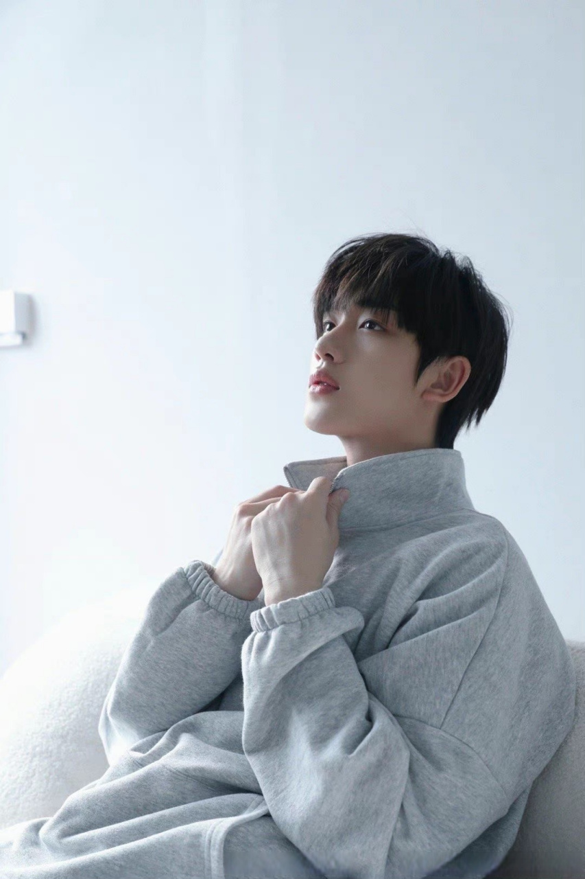 丁程鑫晒花少团拍立得##丁程鑫问落水画面拍到没#丁程鑫晒花少团