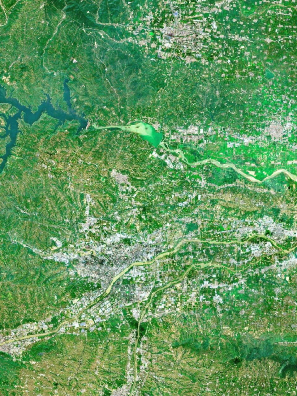 高清卫星地图,河南三城 洛阳郑州开封,沿着黄河,自西向东分布