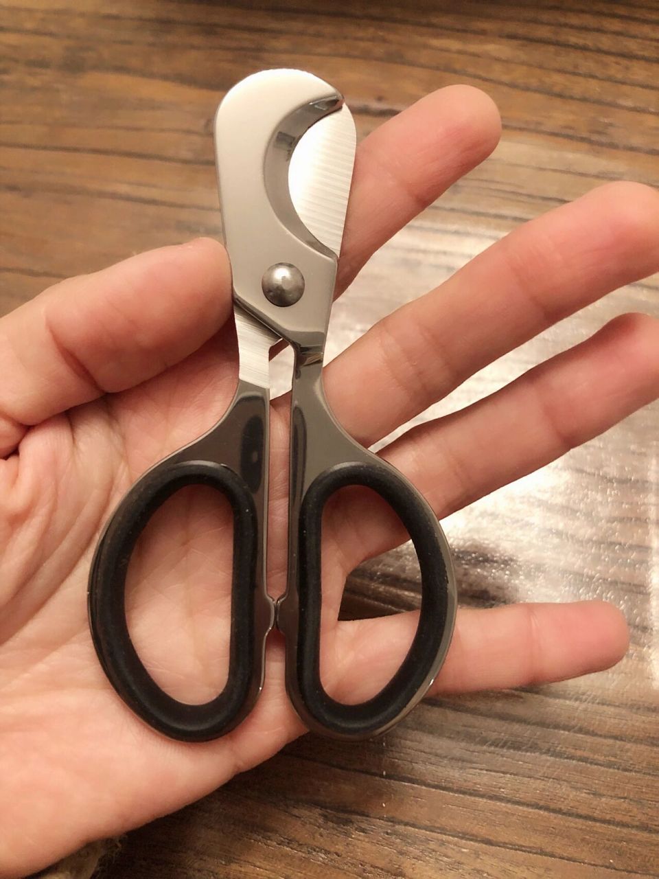 推荐图一图二这把新买的切药剪刀,轻松就可以把药片分成1/2,1/4,图3