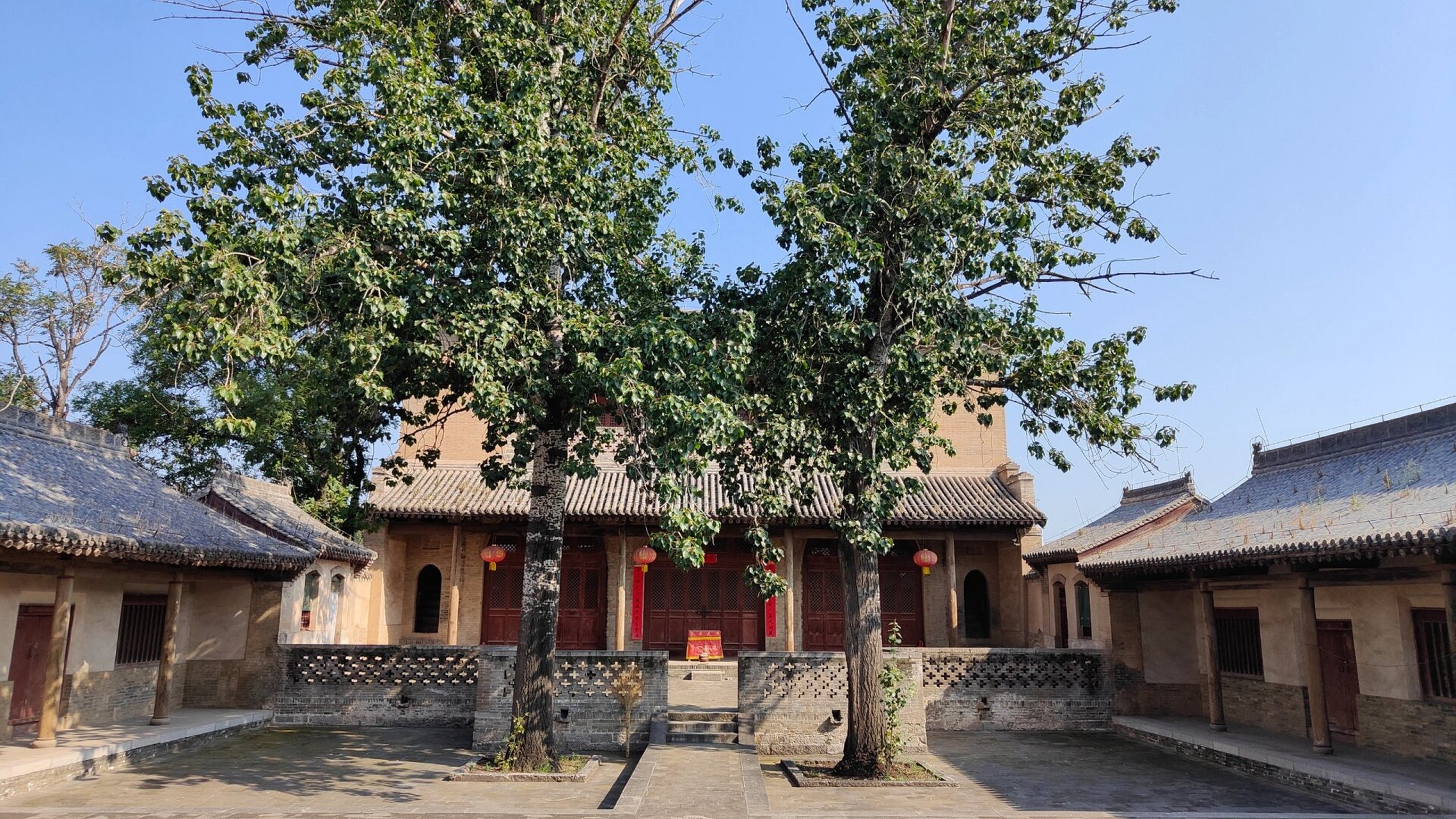 福胜寺在运城新绛,靠近临汾襄汾的村里,以前说里面