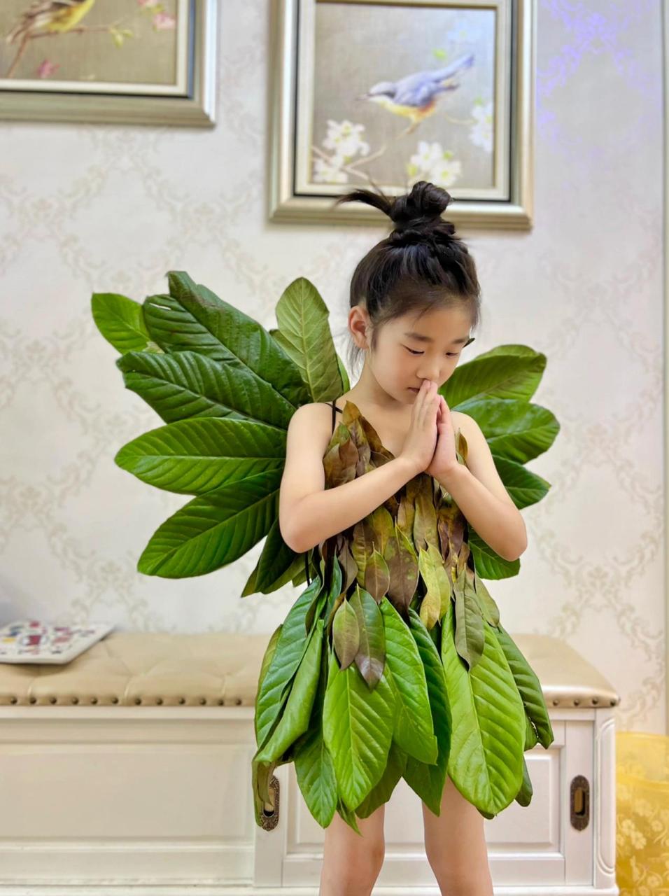 幼儿园作业树叶制作走秀服装～ 森林精灵礼服 我俩为她做的最后一份