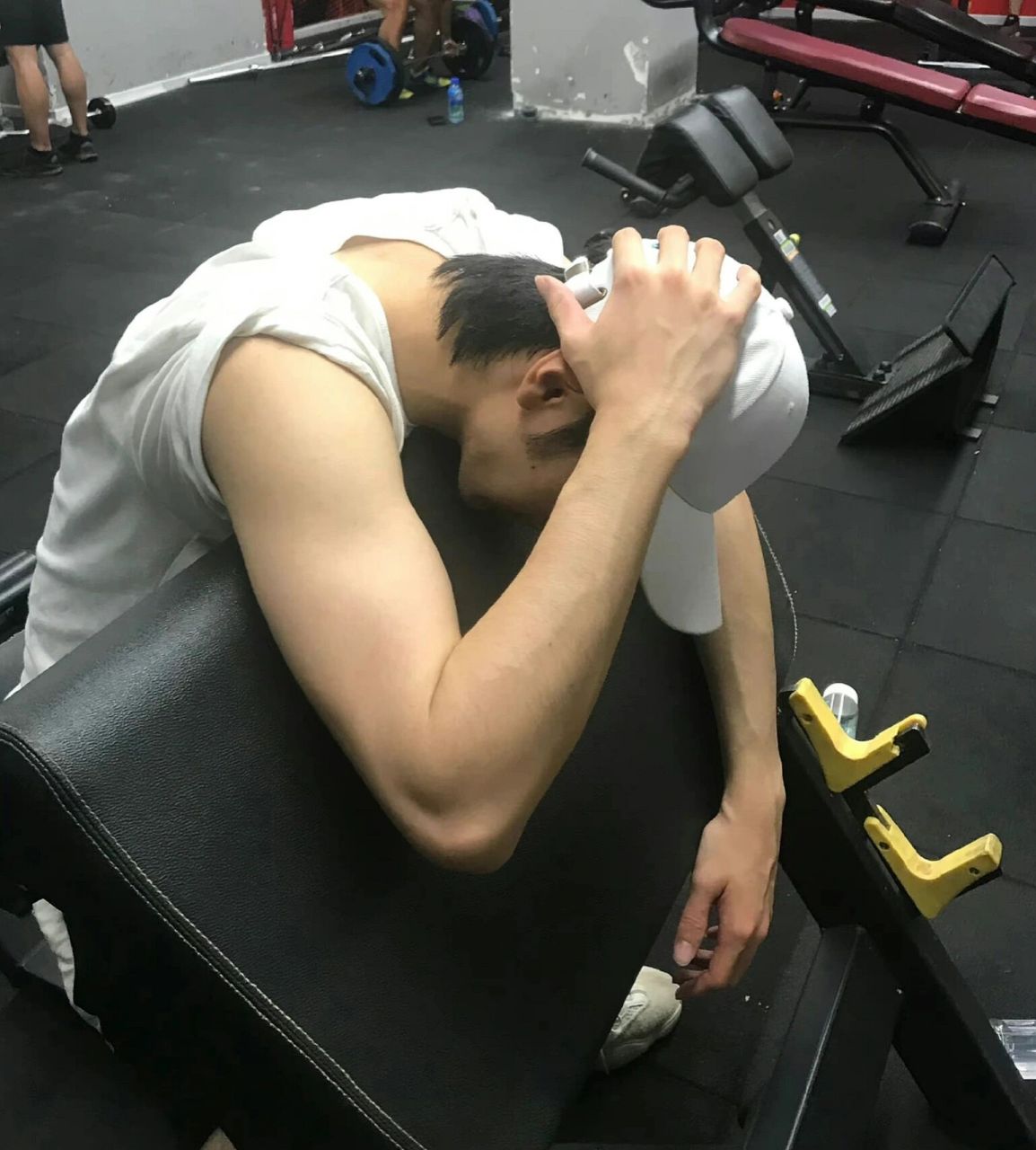 陈哲远|陈哲远健身照来啦 陈哲远:"我可是健过身的男人"