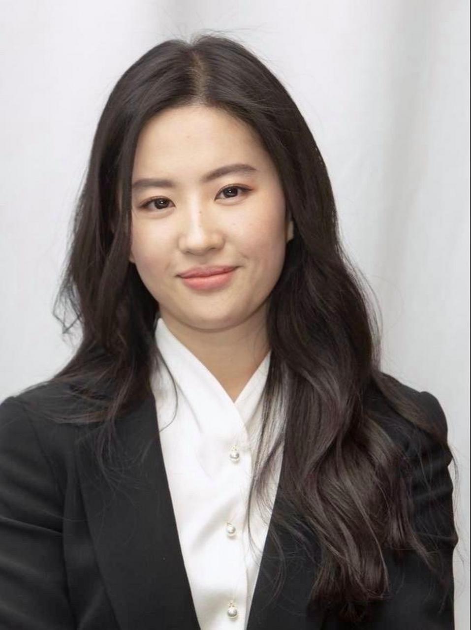 刘亦菲正面怼脸照,原来女神脸上这么多痣啊