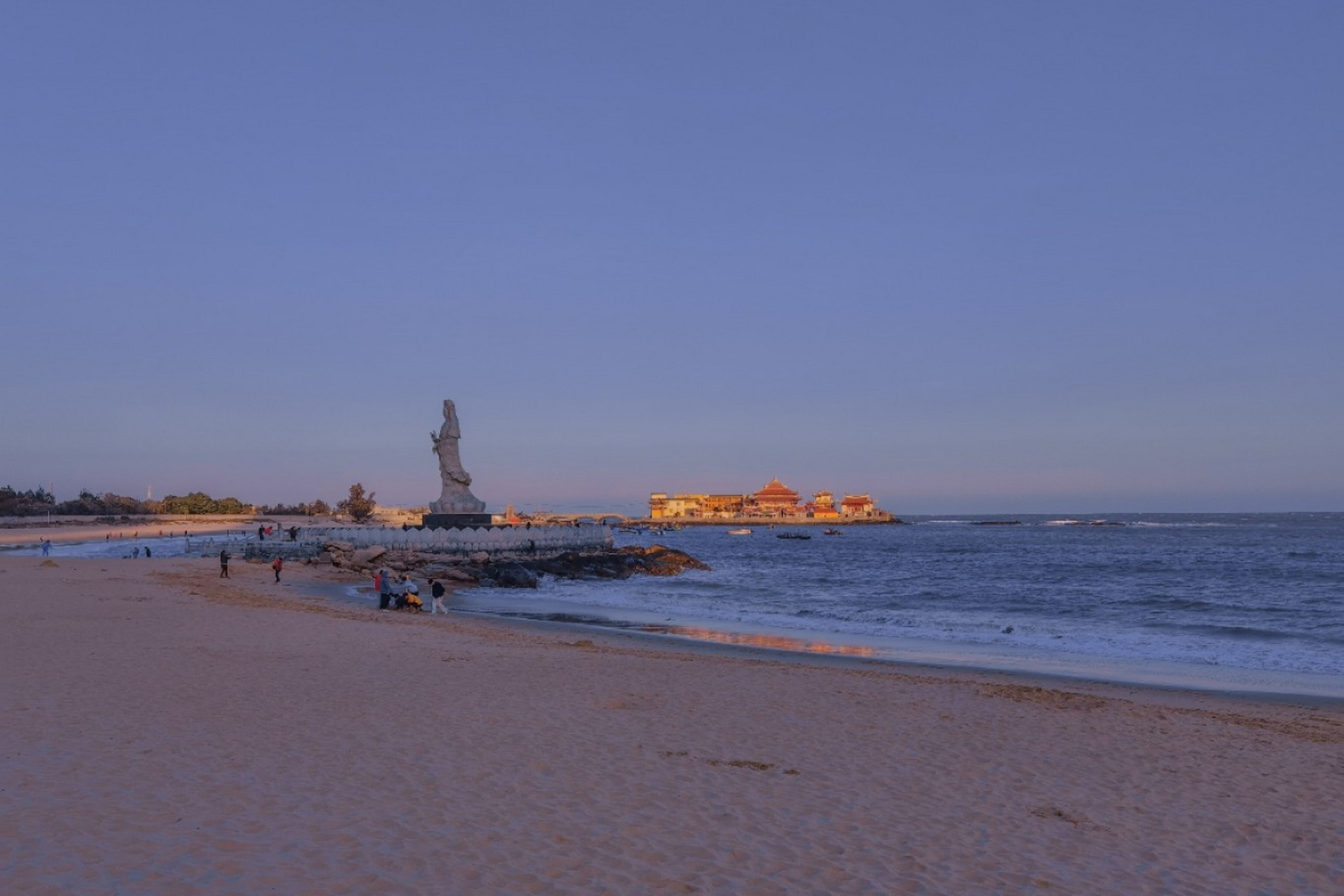 泉州  石狮黄金海岸 洛伽寺 观音山 石狮黄金海岸位于福建省泉州市