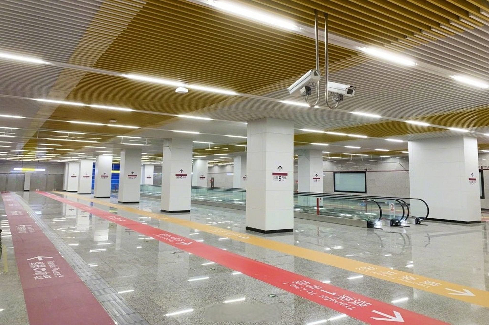 【实现3条轨道线路站内换乘 地铁沙坪坝站换乘大厅及换乘通道9月30日