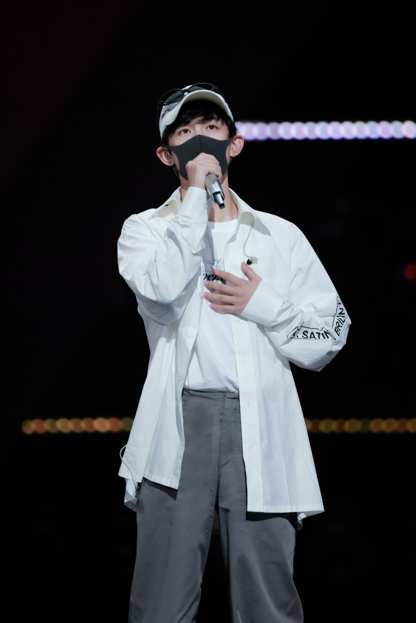 郭俊辰 ·#郭俊辰城市捉迷藏# 掉落#四季惊喜夜# 彩排的现场碎片92