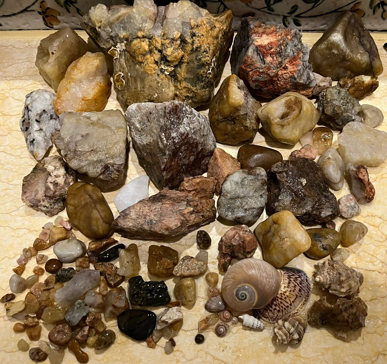 海边捡的 都是啥石头?石英石?