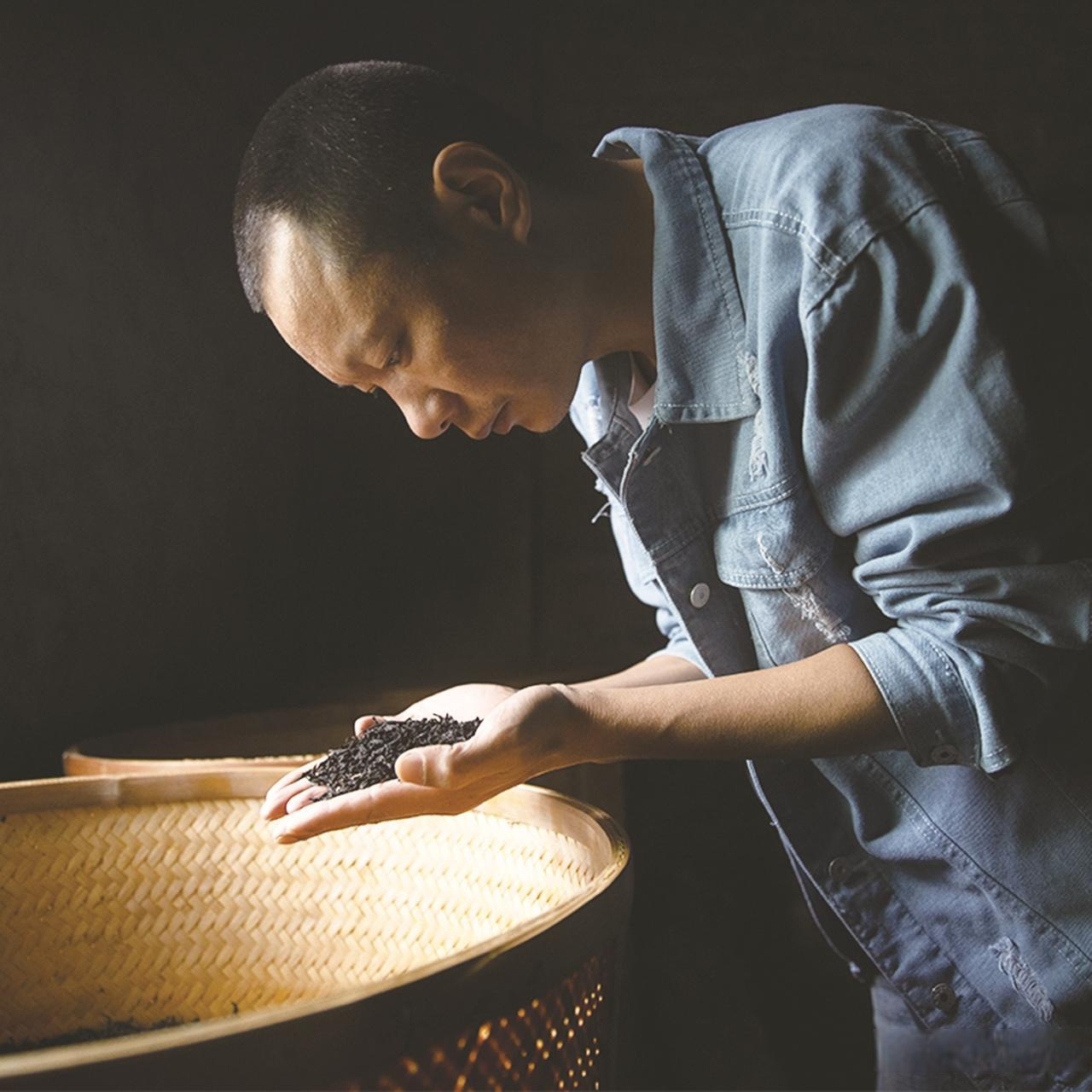 男子为喝杯好茶9年走访300位制茶师 非遗乌龙茶(铁观音)制作技艺代表