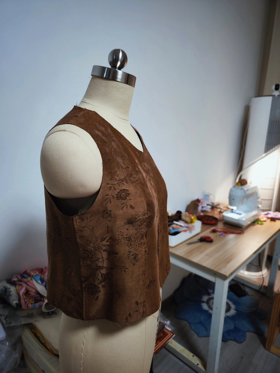 自己做衣服|香云纱花边马甲刀口布拼接 分享我的自制香云纱小背心马甲