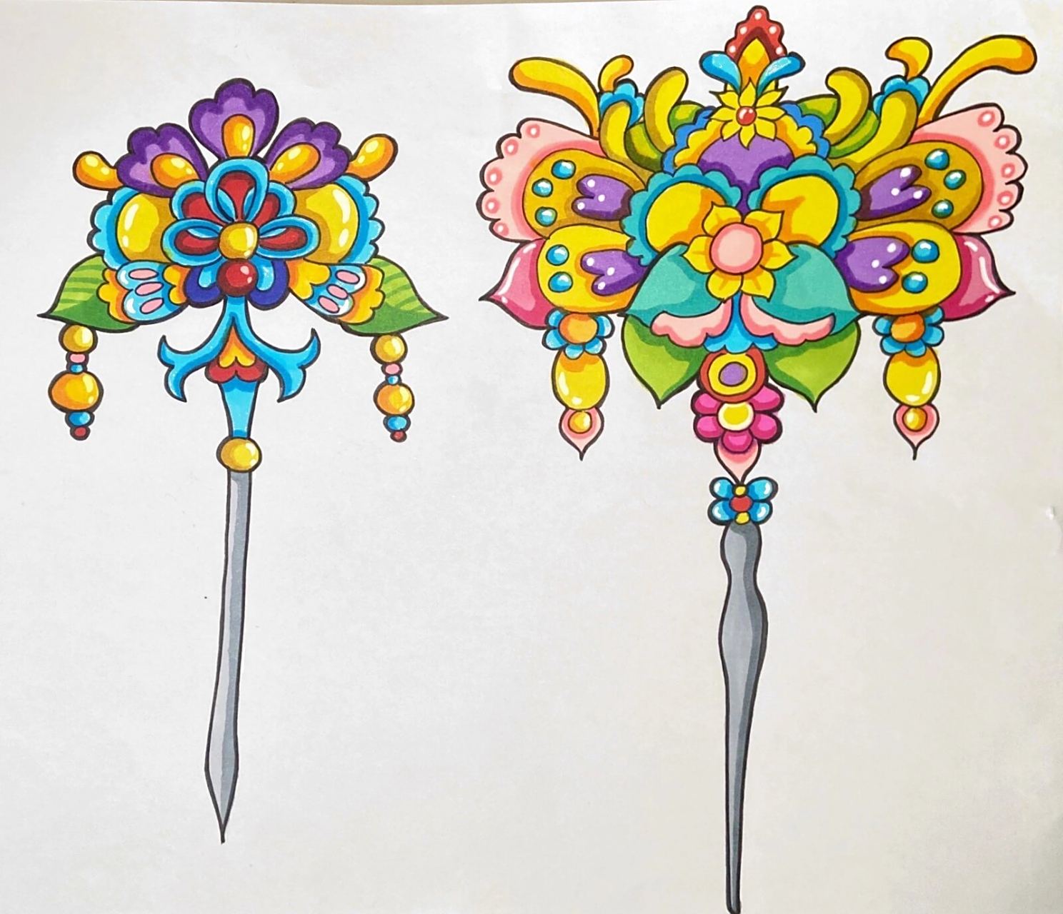 是用来固定头发或顶戴的发饰,同时有装饰作用,发簪样式十分丰富,多以