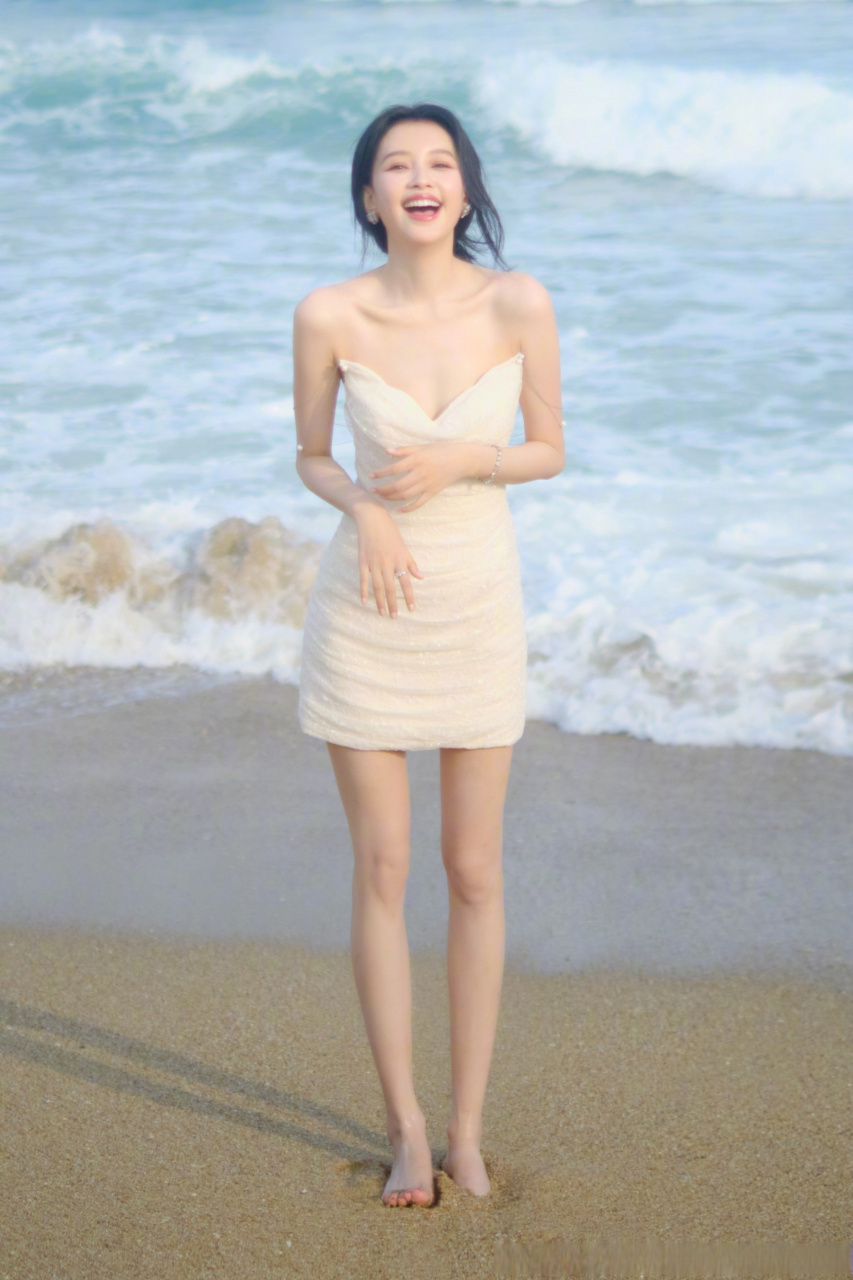 孙怡 这皮肤不像在海里游泳,像刚泡过牛奶