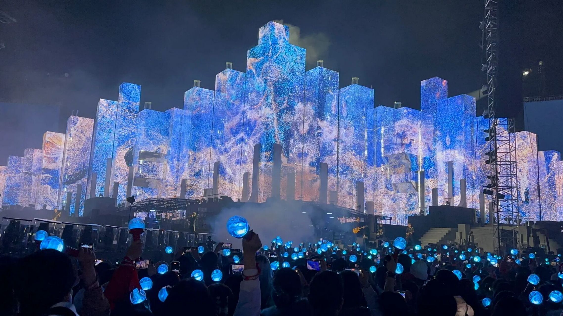 华晨宇演唱会晚间场舞美🌸