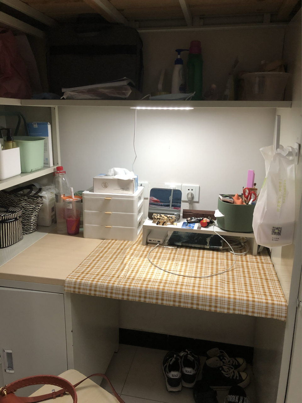 研究生宿舍 你们要的烟台大学研究生宿舍来啦 四人间 上床下桌 洗手间