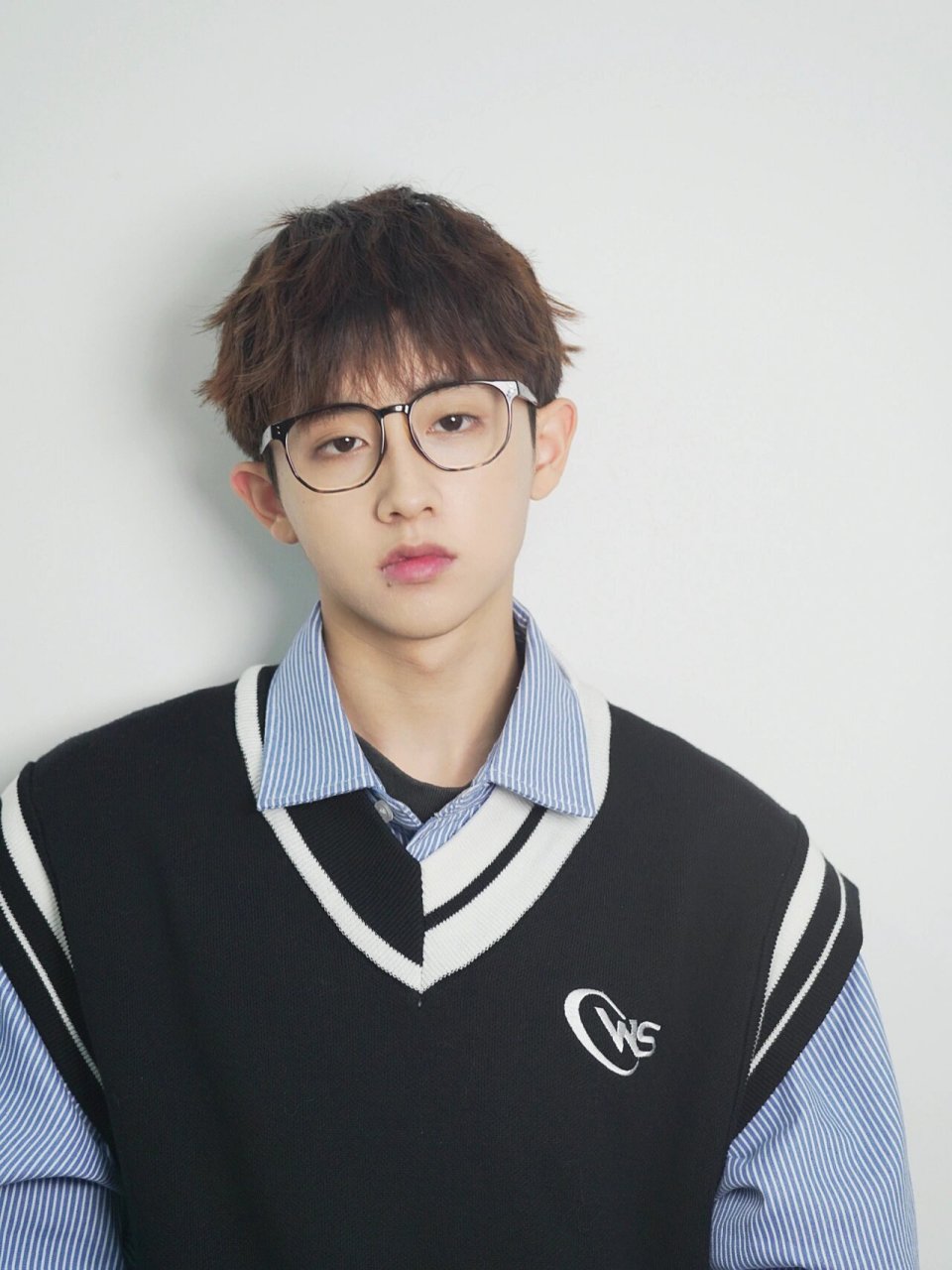 男生拍照姿势大全6015九宫图照片不重样 男生怎么自拍?