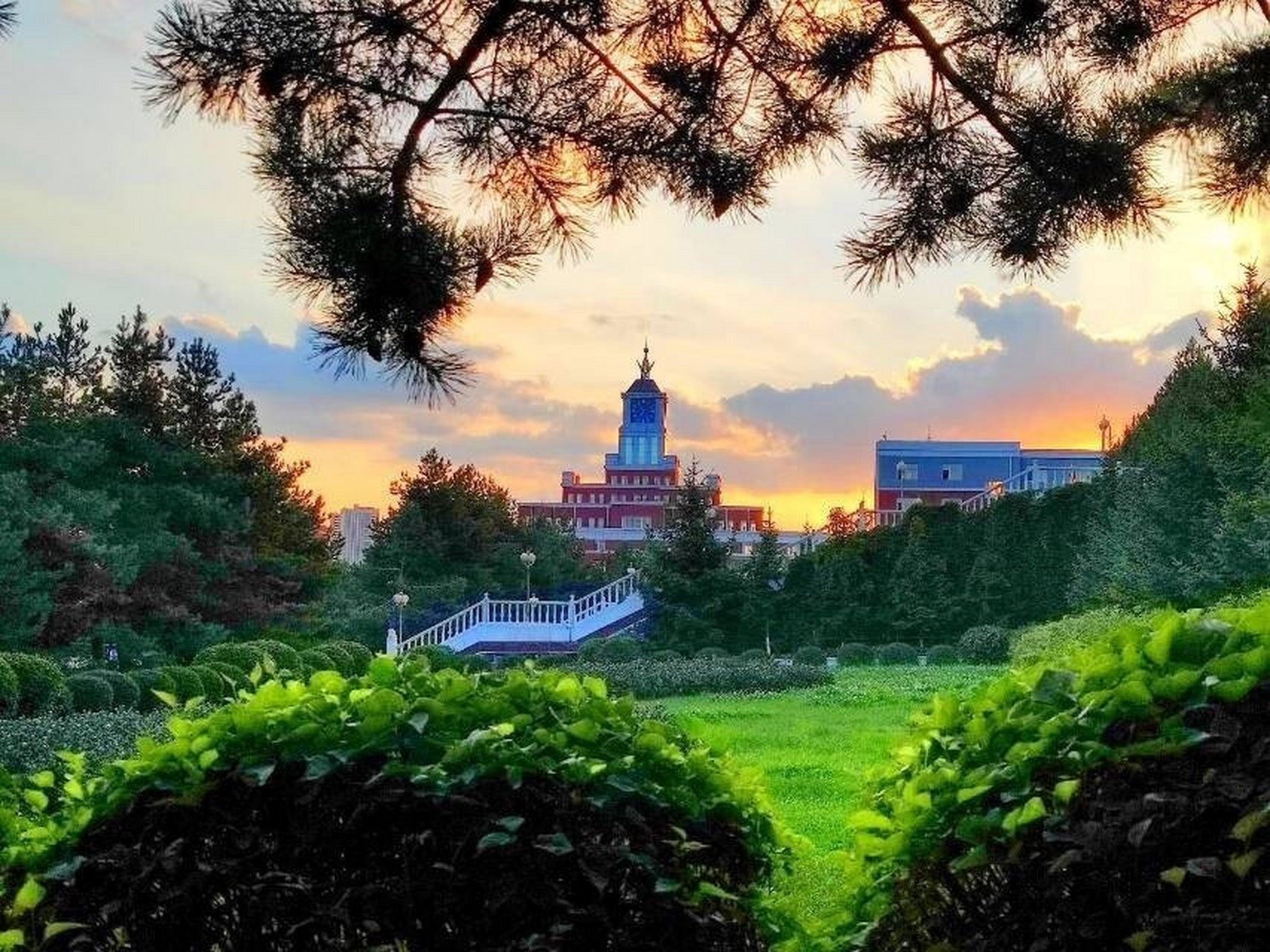 长春财经学院一炮图片