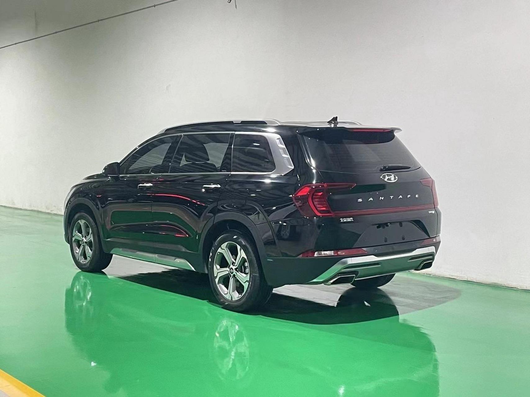 2021年10月份现代胜达7座豪华版,指导价22.