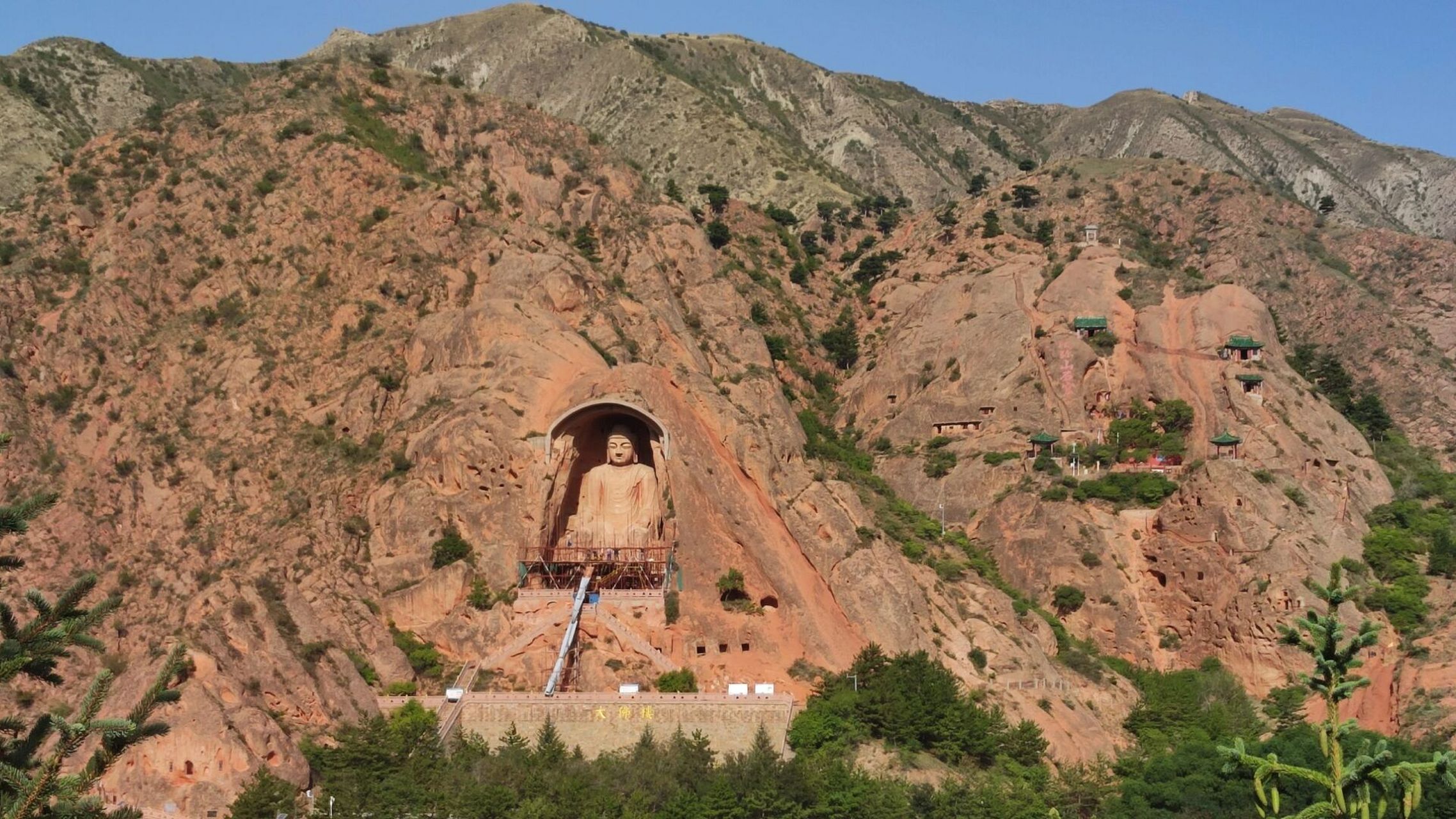 须弥山风景自助游 从固原汽车站坐车到三营,在三营镇尾三岔口的地方有