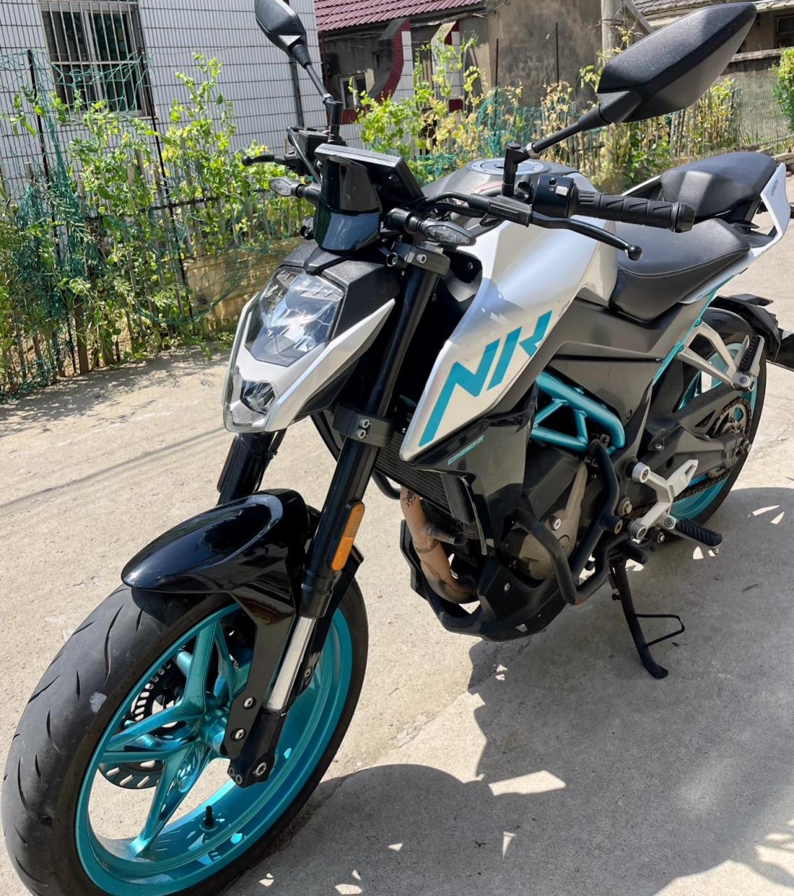 麋鹿车队俱乐部最新到货春风250nk转让,高配,双通道abs,改装保险杠