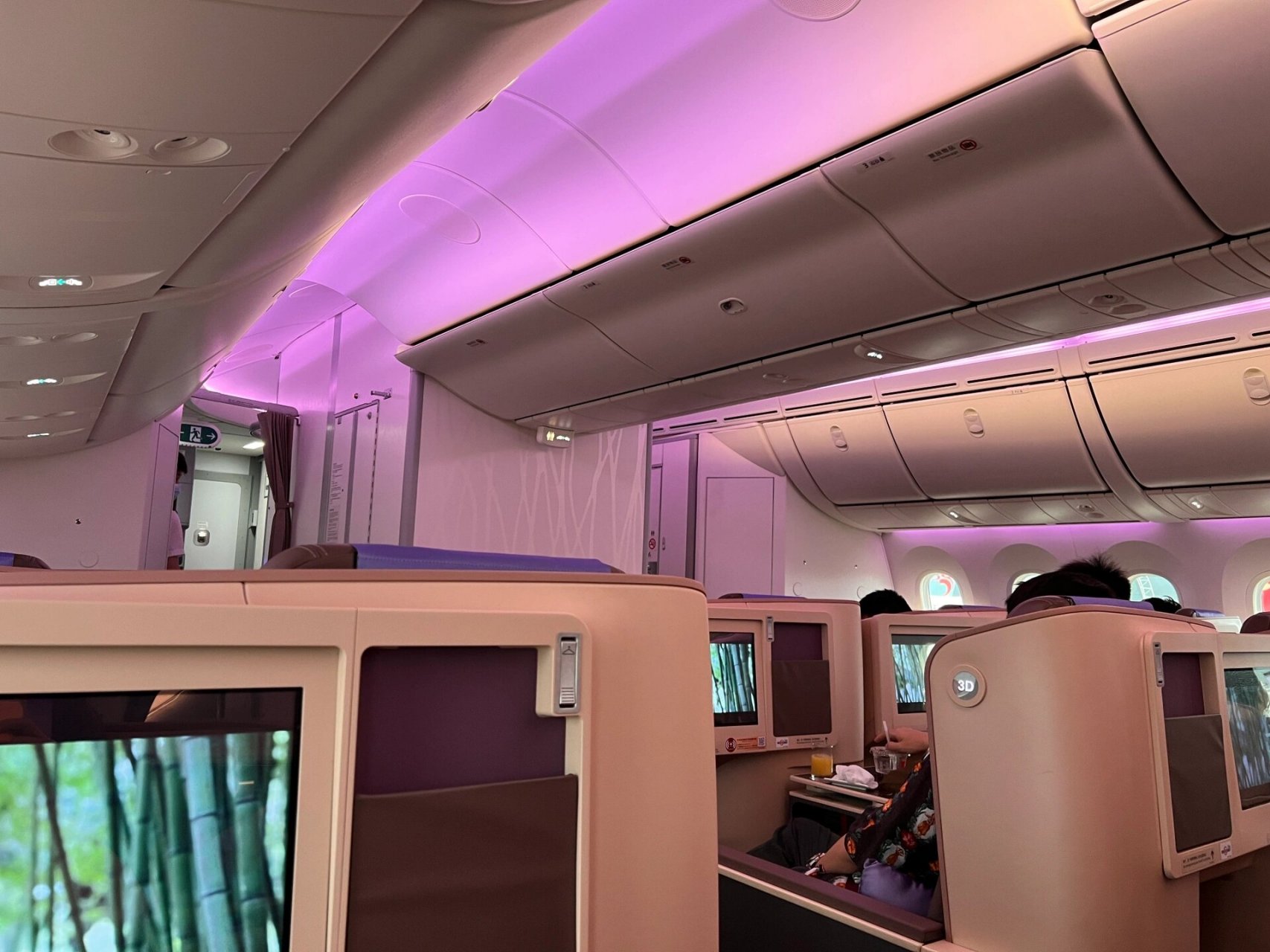 第一次体验吉祥航空的公务舱 奶航真的好粉嘟嘟好可爱 早饭我挺喜欢的