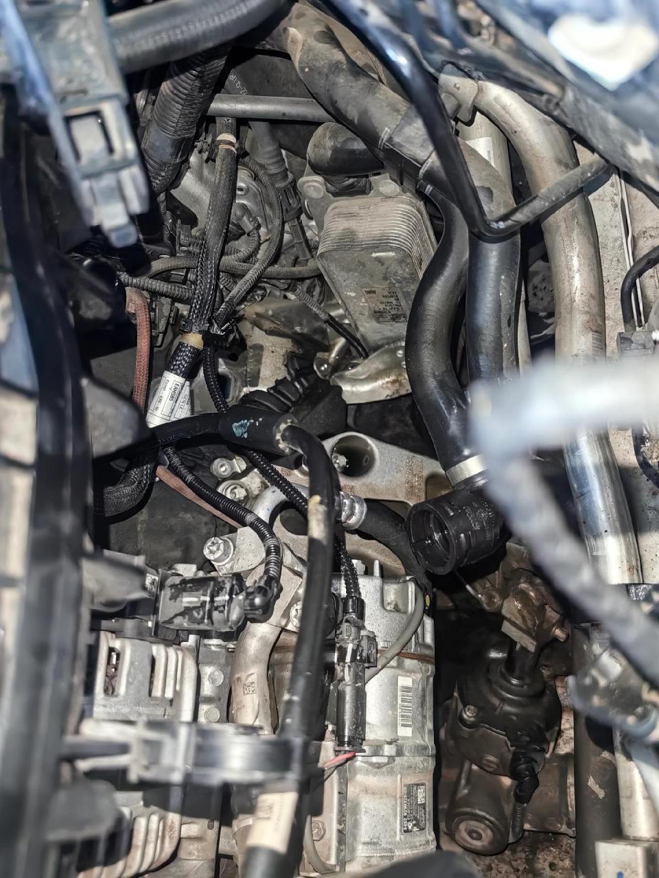 宝马3系更换机油滤芯座解决漏水通病