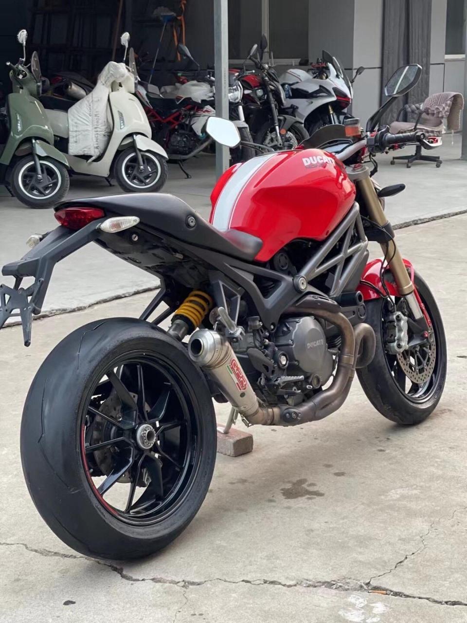 2013年杜卡迪大怪兽,1100evo,原板原灯,改装正品排气喜欢的贸易