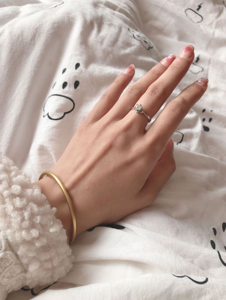 黄金手镯和钻戒戴同一只手很土吗  刚结完婚的我,婆婆买的三金还是要