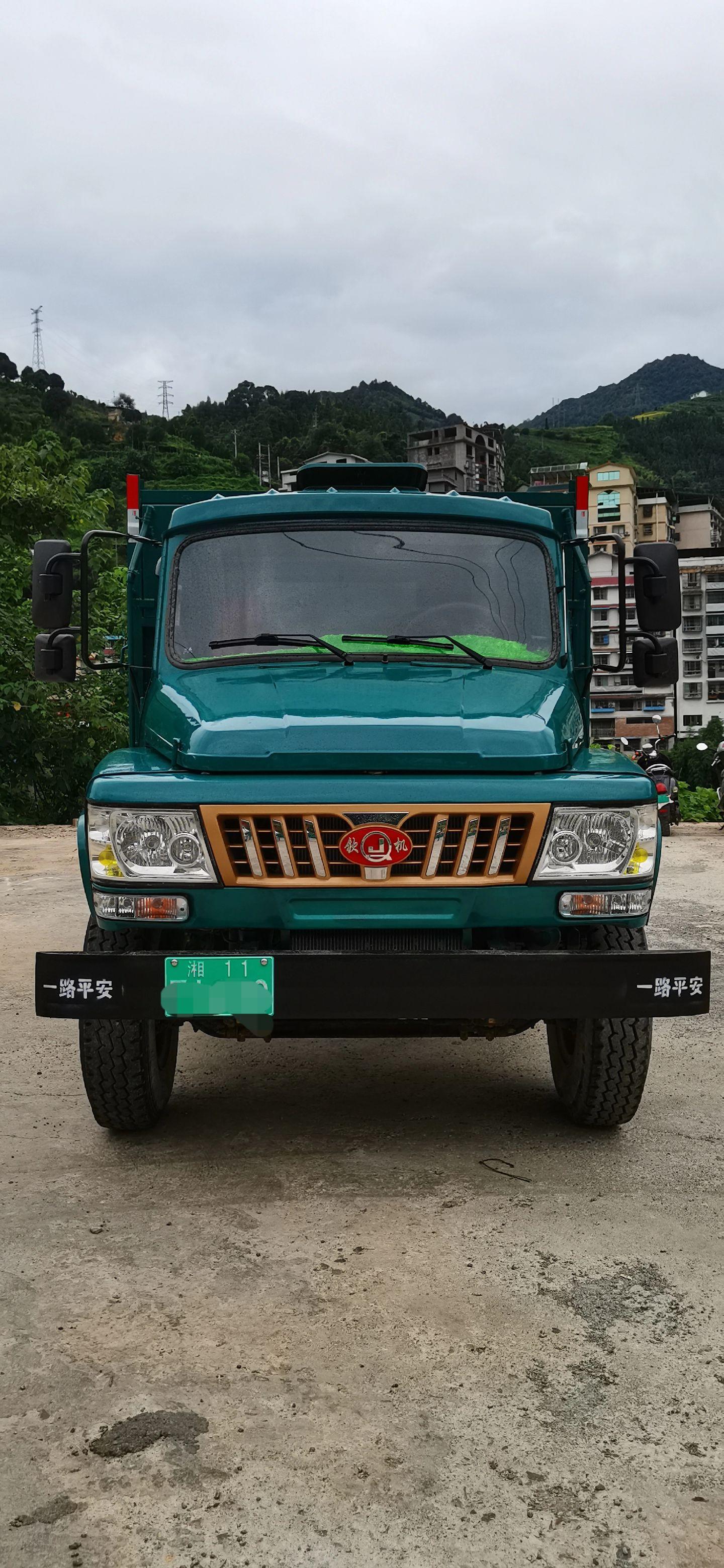 分享一台精品钦机,四缸4102,145底盘,车厢内空3米1x2米,气囊座椅,车况