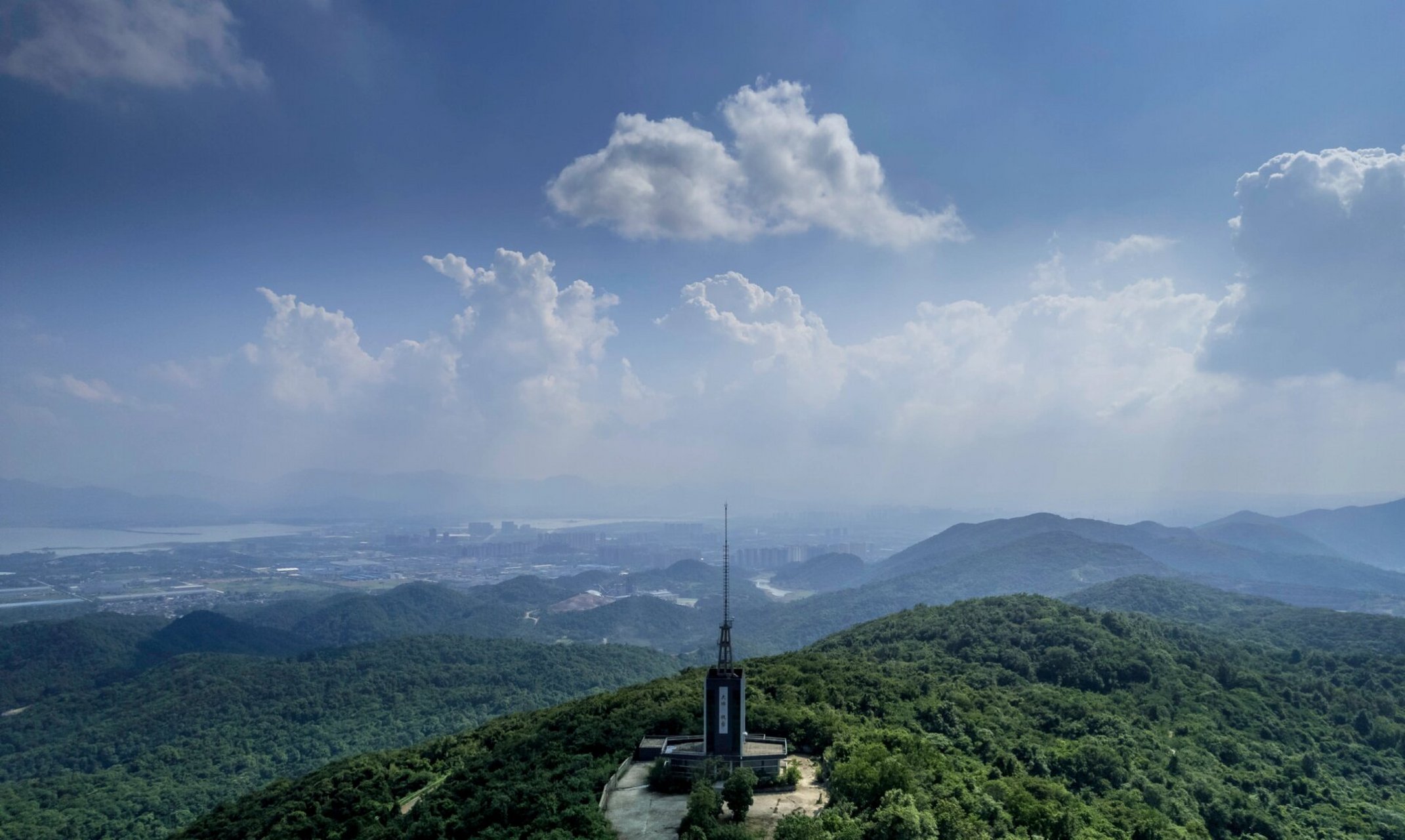 黄石市旅拍-月亮山 黄石月亮山位于湖北省黄石市,磁湖南岸,黄荆山东麓