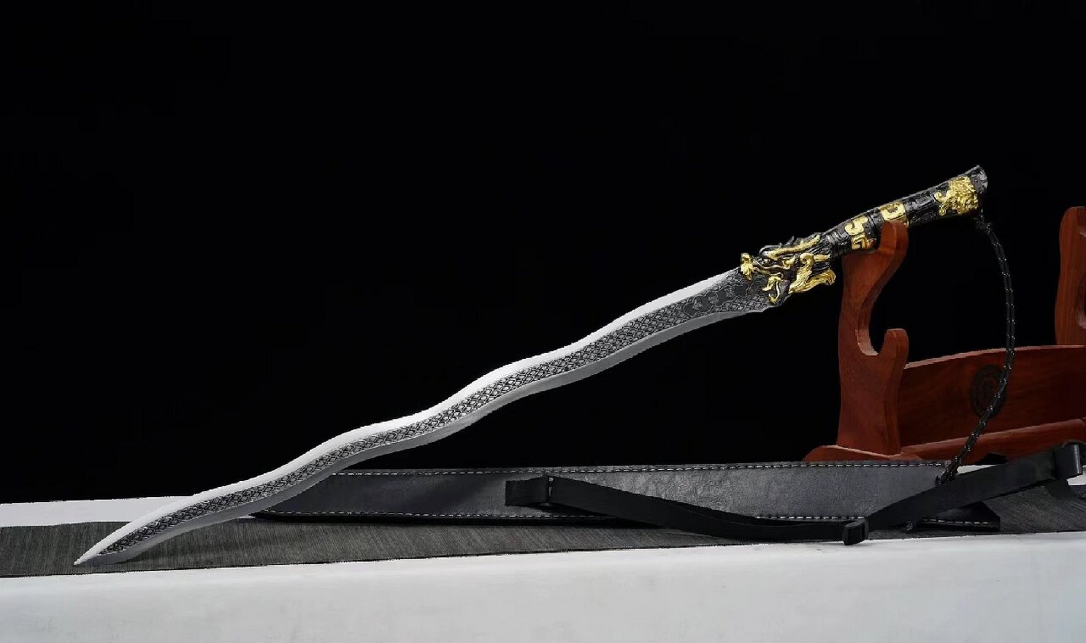 金龙剑(马来剑) 金龙剑(原色款);(未开刃)全长94cm ,韧长65cm ,柄长16