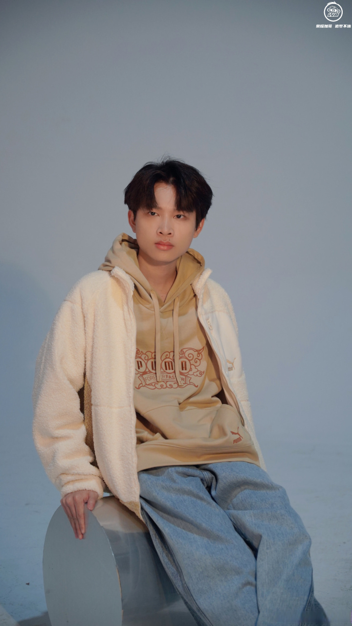 梓墨暖阳玫瑰挑染#kpl时尚cosmo与光同行大片梓墨暖阳新造型有没有被