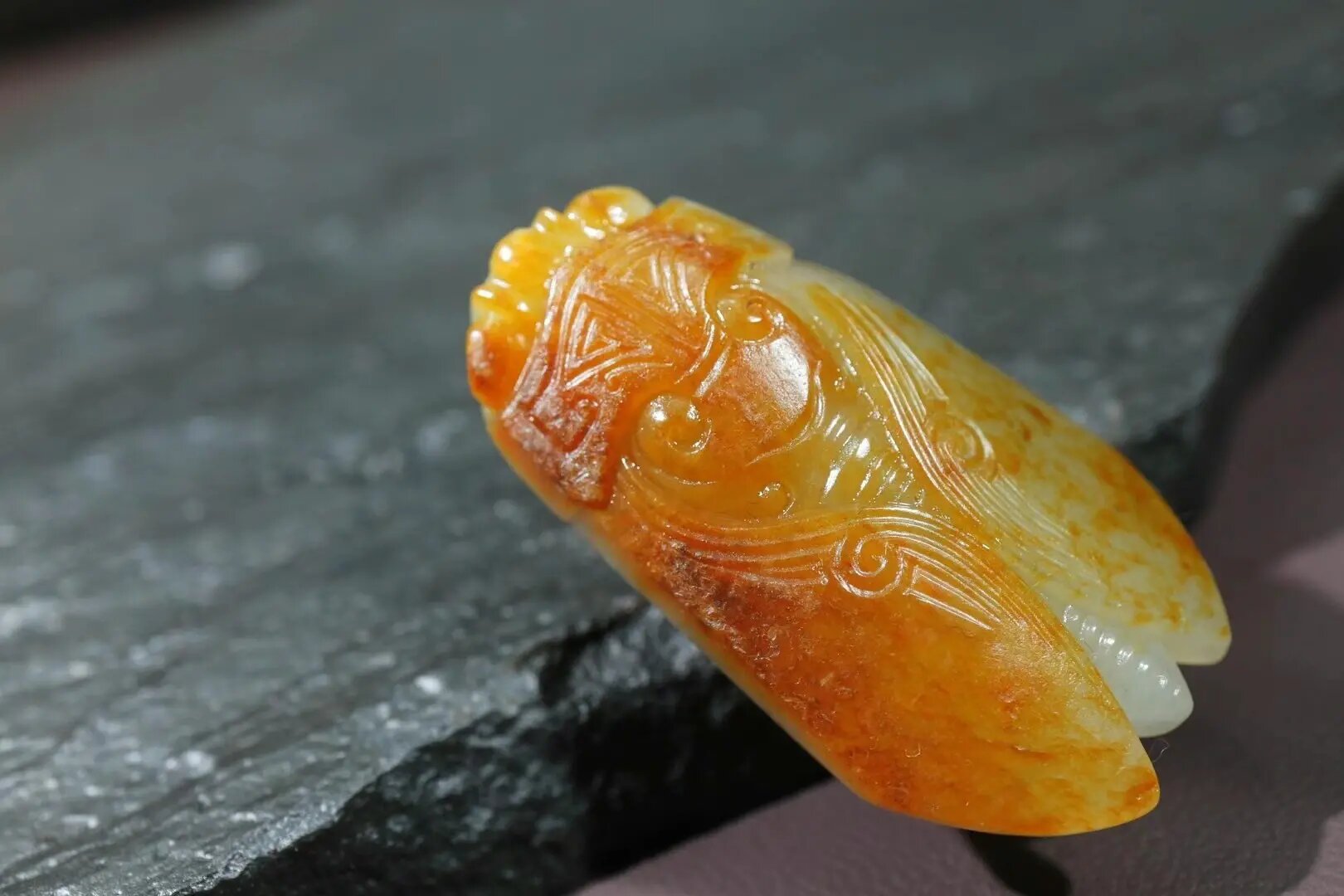 新疆和田玉籽料红皮金蝉挂件解析寓意