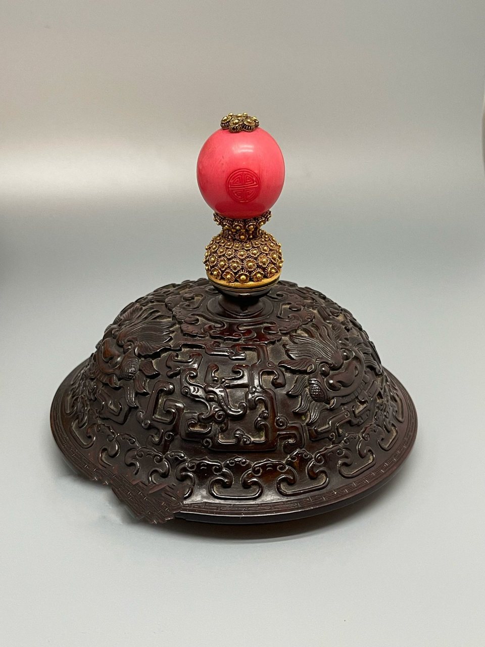 清代紫檀炉盖 xy染色二品顶戴 说到帽顶大家并不陌生,也是大清朝官员