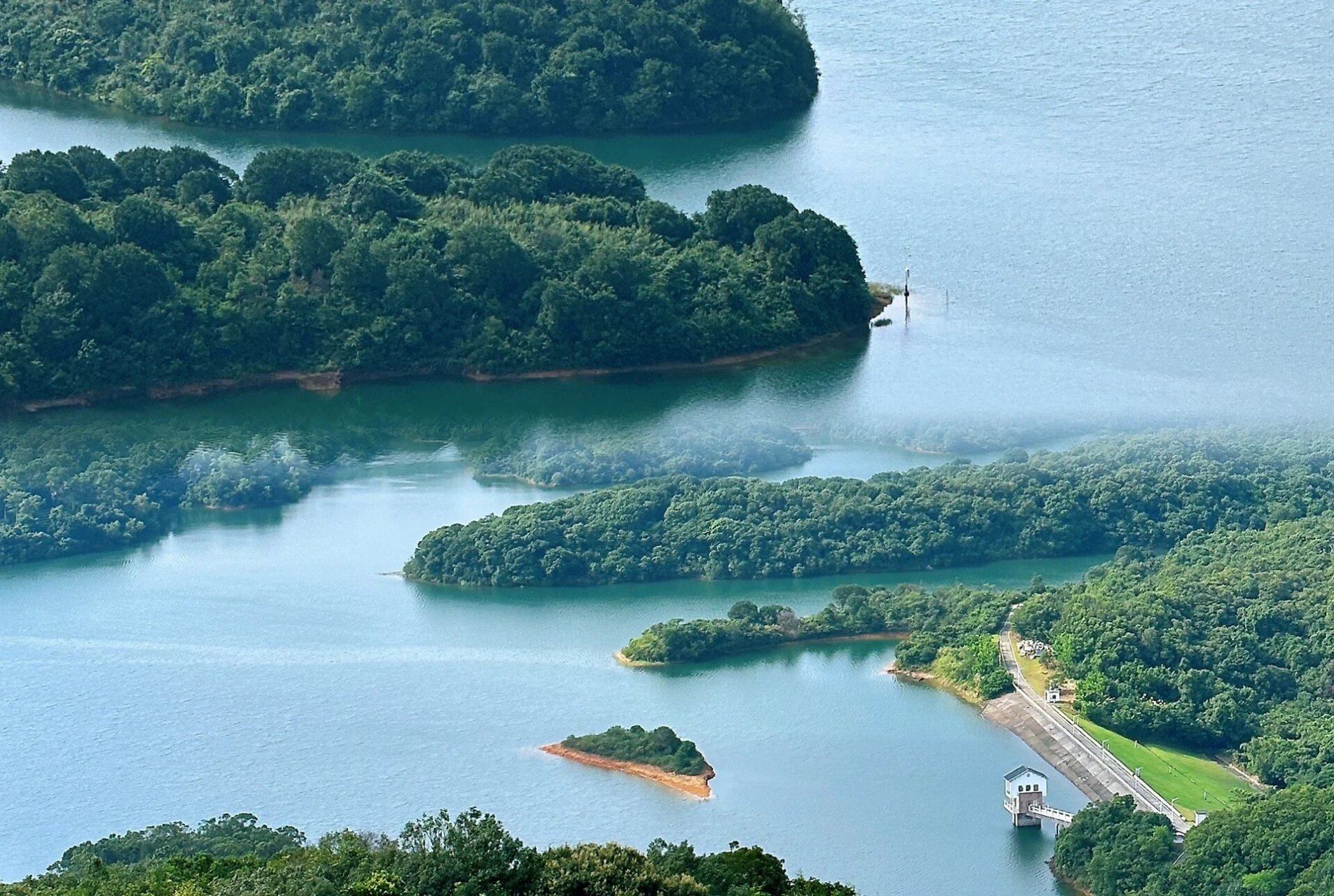 "深圳打鼓嶂:山水之间的神秘仙境, 深圳打鼓嶂,位于深圳市龙岗区,是