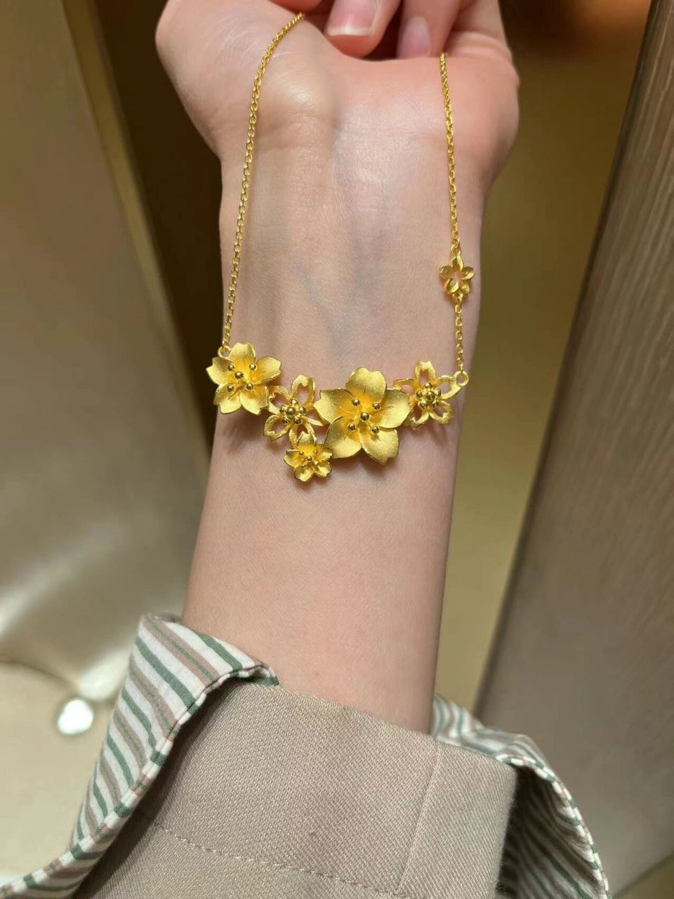 周大福花月佳期 周大福花月佳期三生花,真美