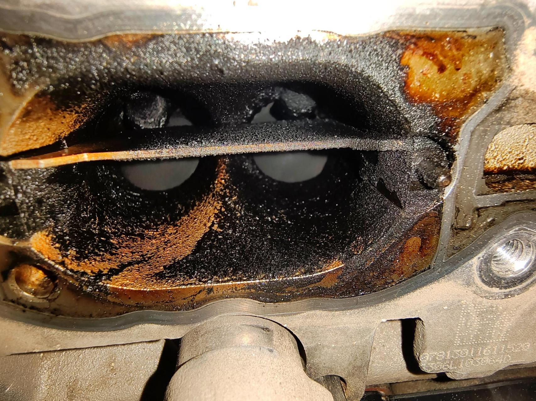 8t ea888三代发动机,清洗进气口积碳,选用核桃沙清洗,不伤车,无残留