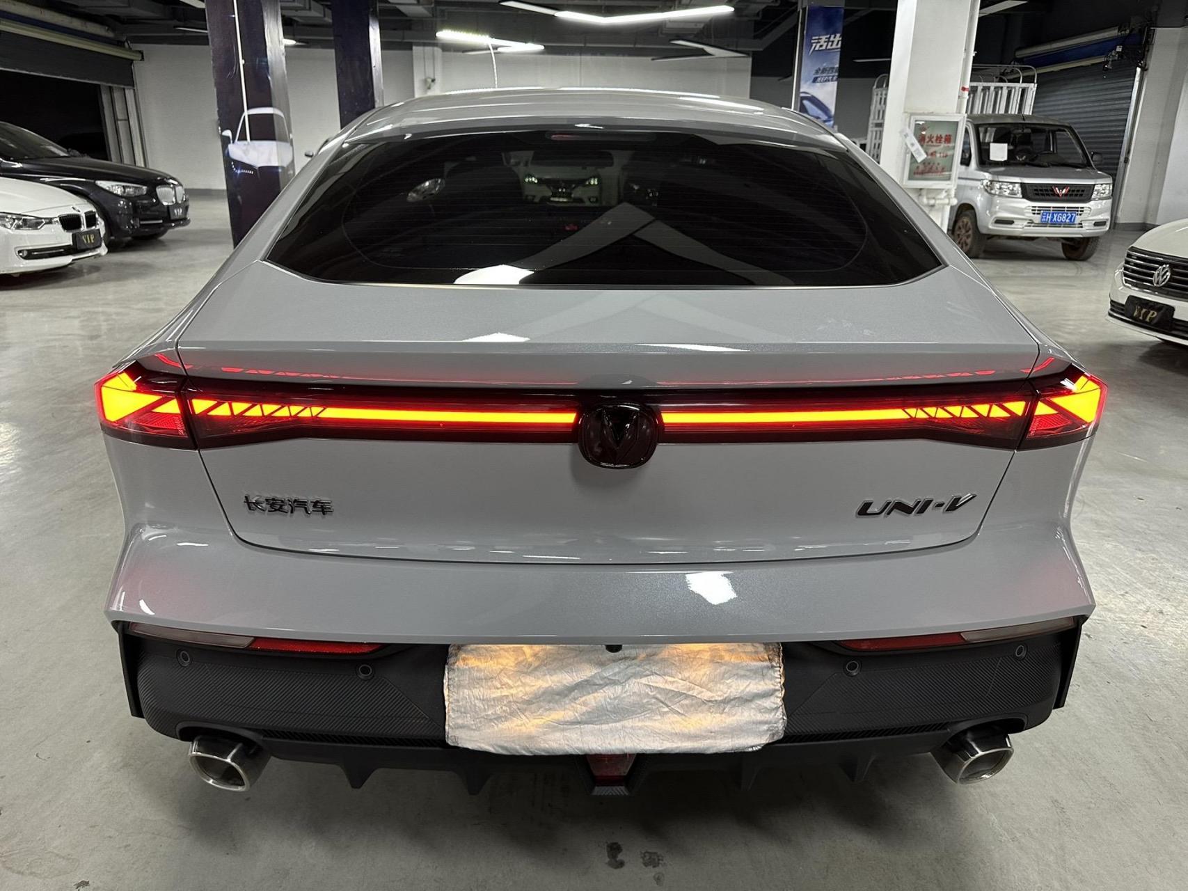 88万 23年长安uni-v,自动1.