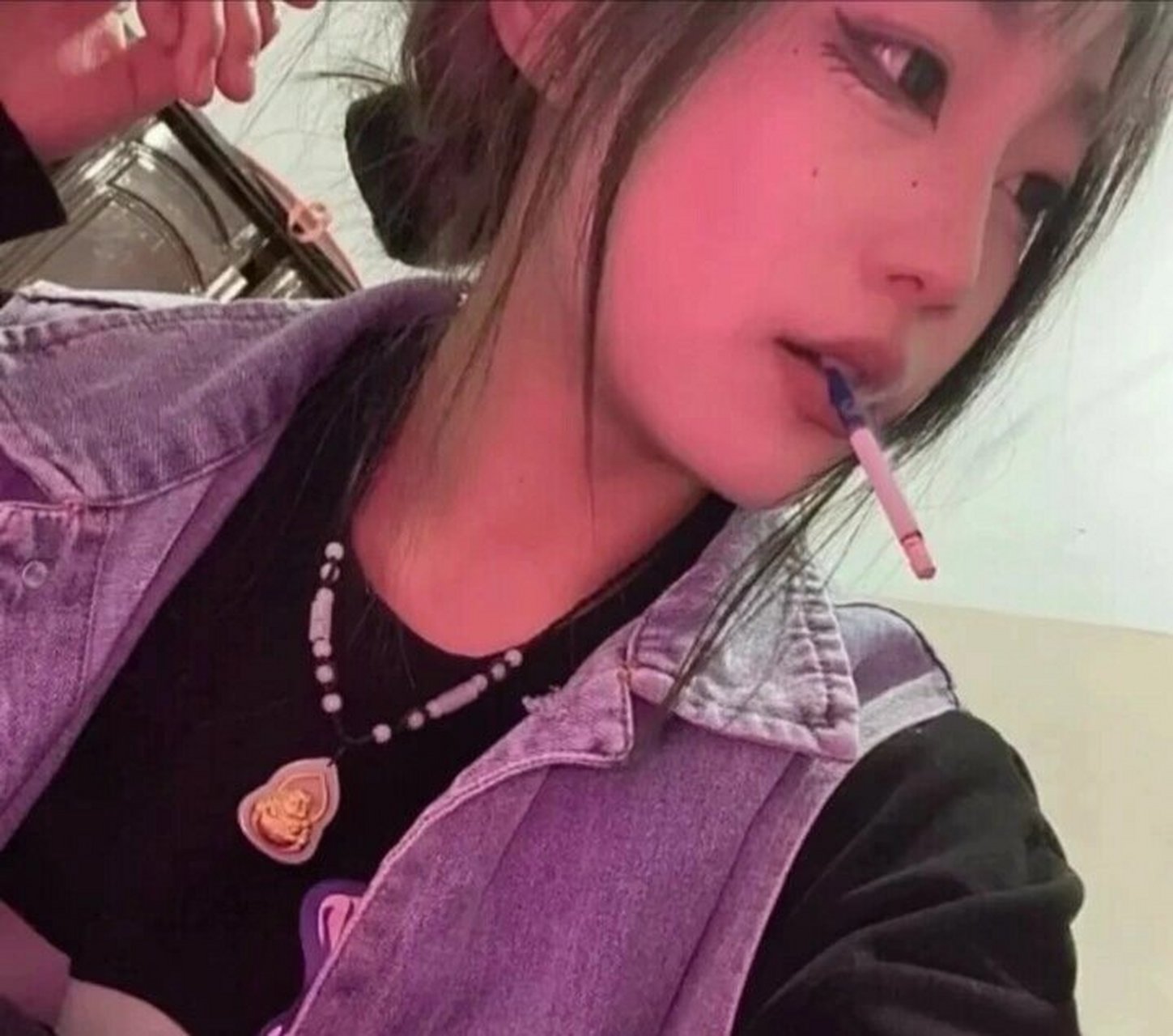 抽烟头像女生图片