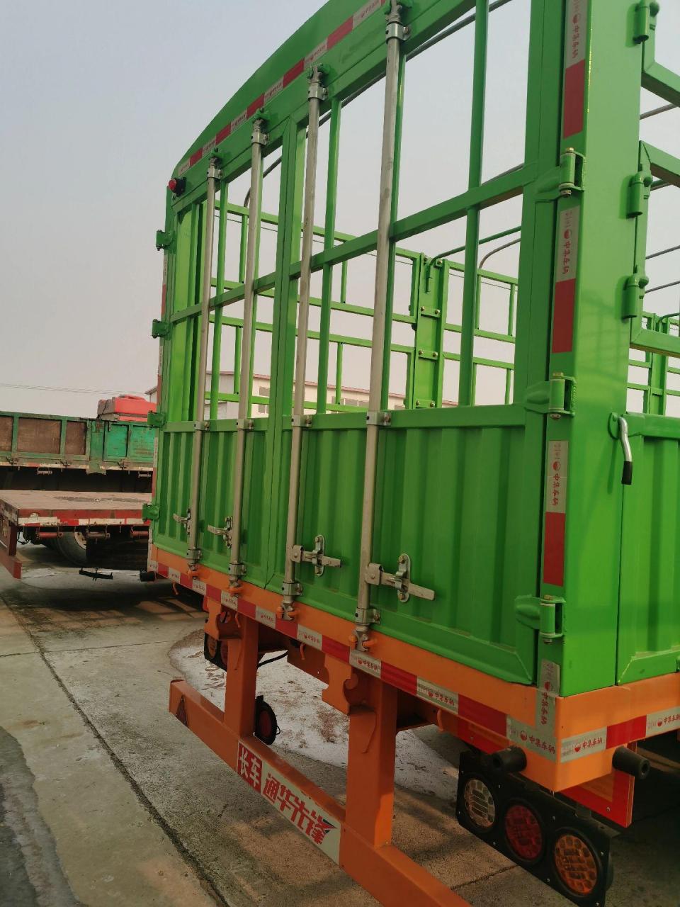 8米高仓栏鹅颈半挂车,中集华俊厂配盘刹