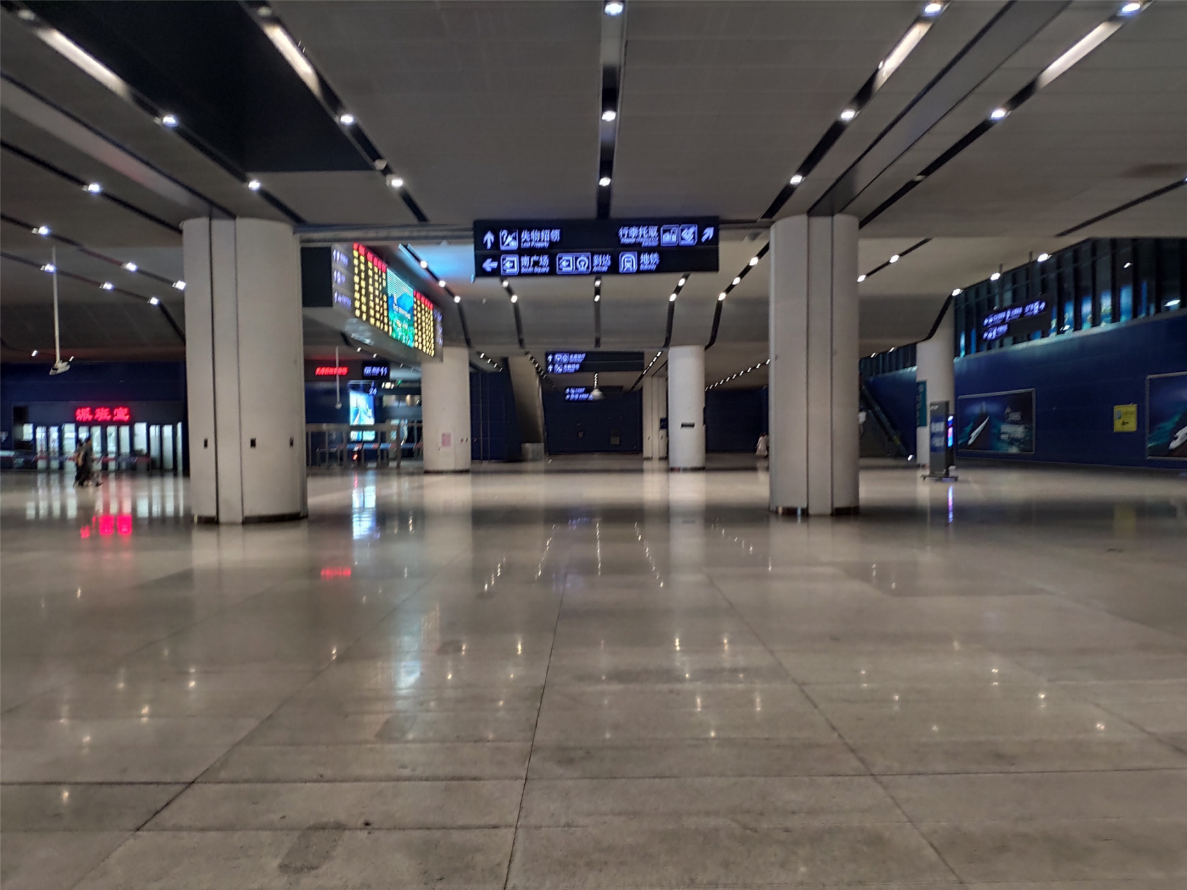 天津西站站台图片
