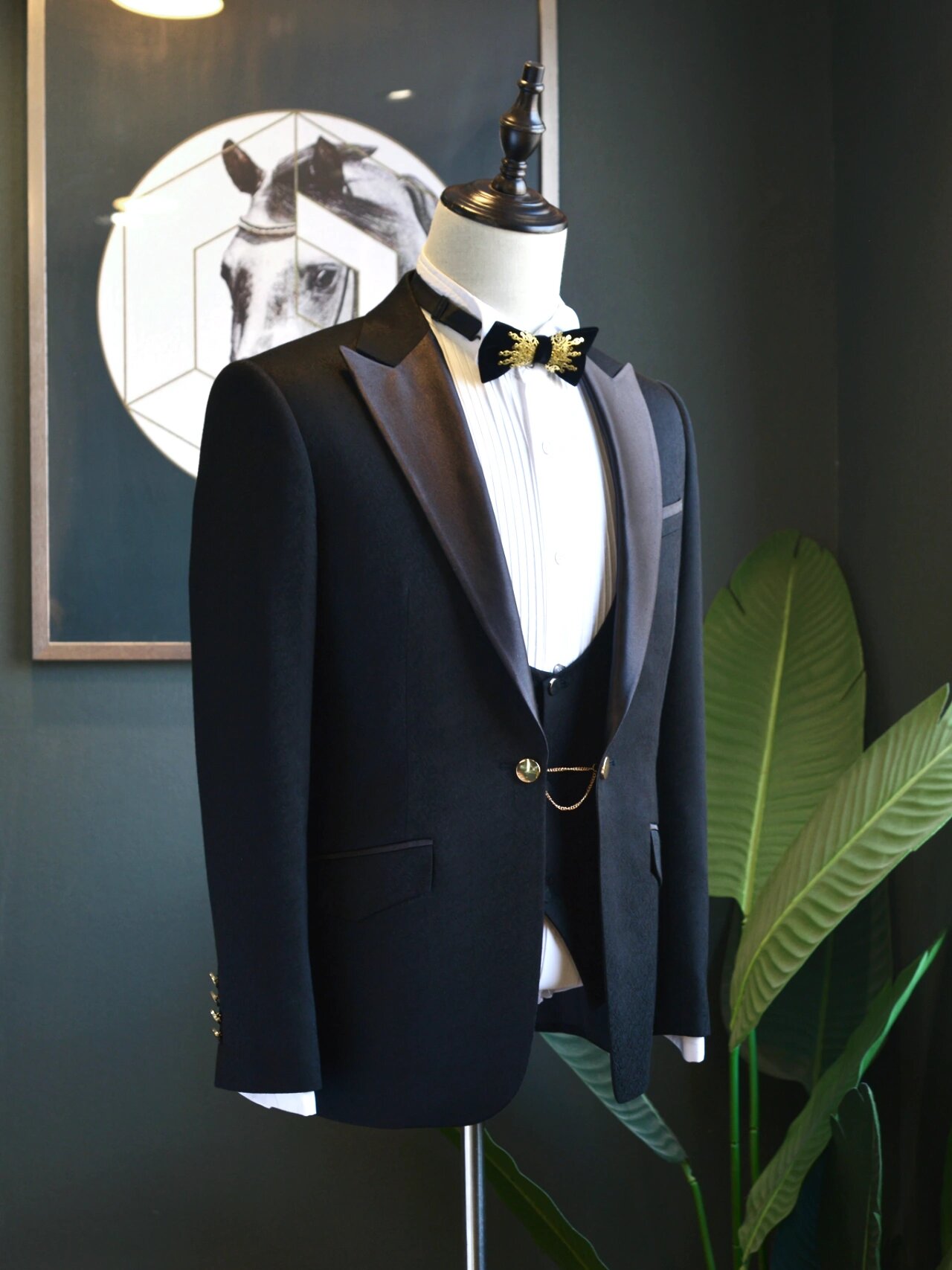 塔士多礼服|别再遥不可及7515 94无尾塔士多礼服是综合了男士